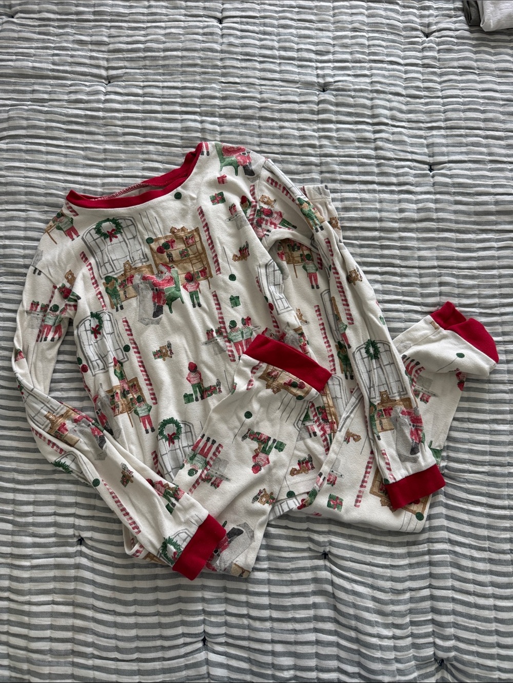 Burt’s Bees Christmas pajamas